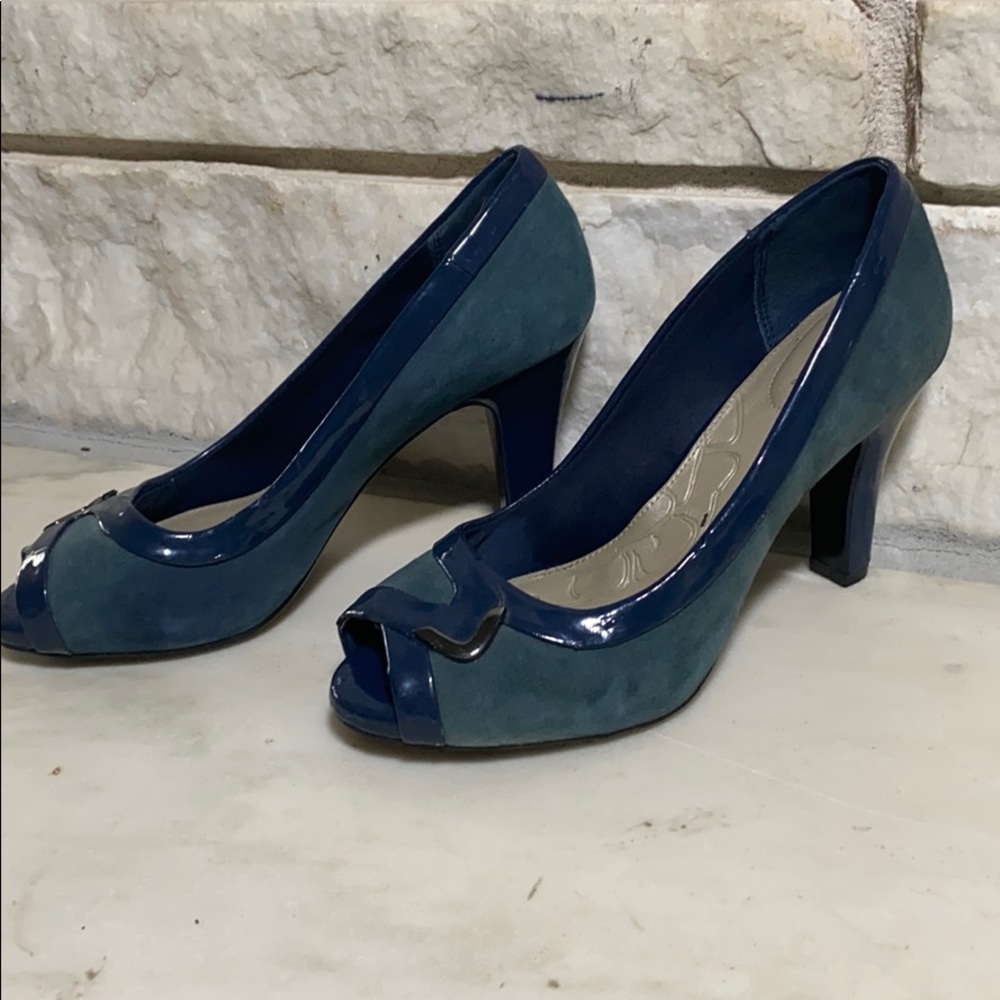 GIANNI BERNINI NWOT Peep Toe Heels